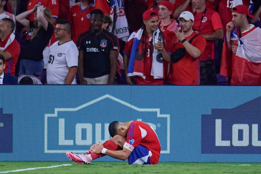 Alexis Sánchez sigue lesionado y todo indica que no estará con Chile en las eliminatorias. Foto: Photosport.