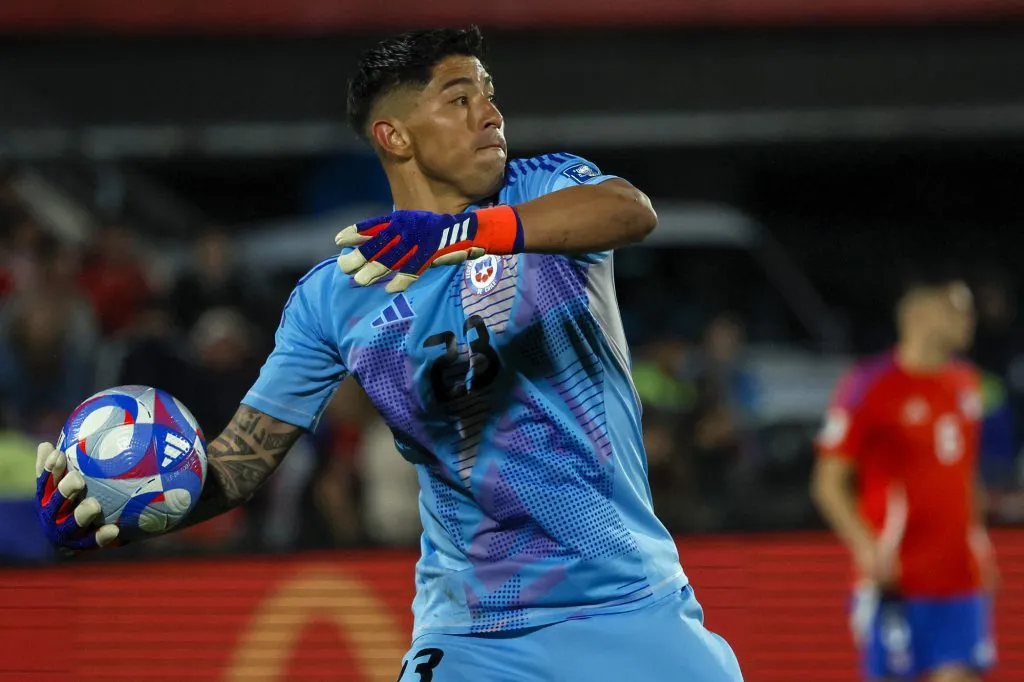 Cortés, que es titular en la Roja y en Colo Colo, es el principal candidato para reforzar Boca Juniors