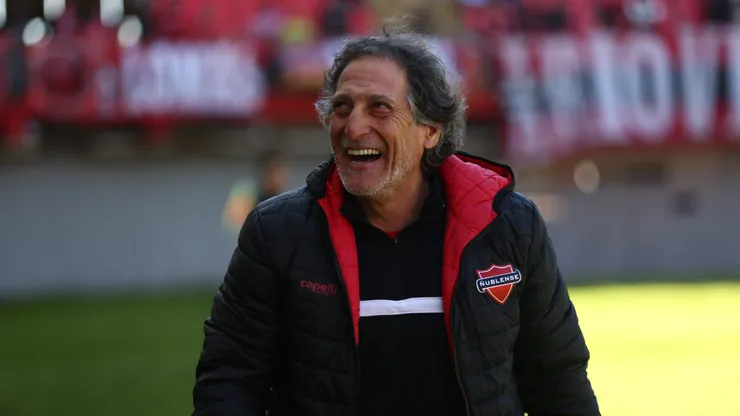 Mario Salas viene de dirigir a Ñublense.
