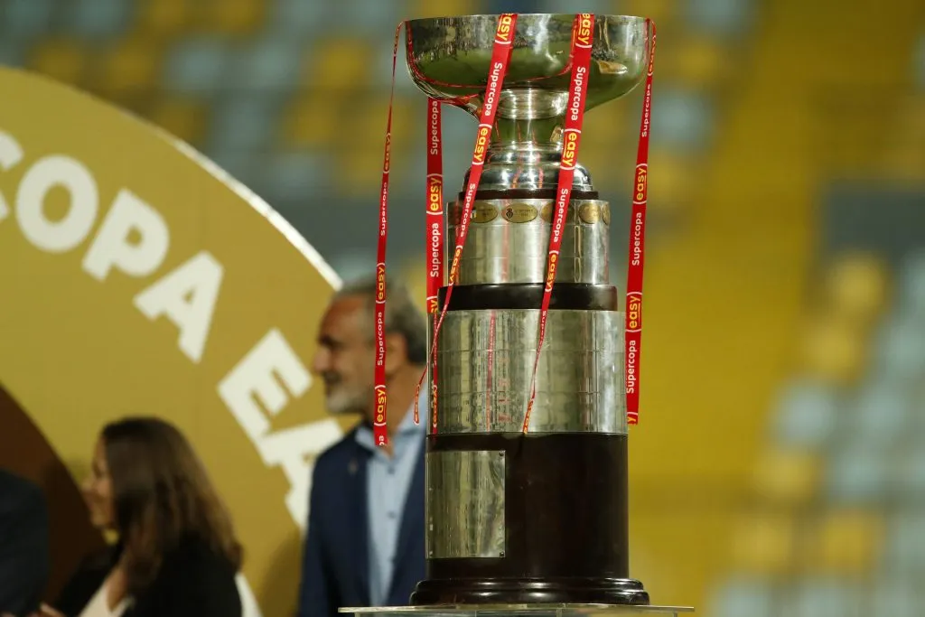 La Supercopa es el único de los torneos que sigue pendiente ante el plan de seguridad que obliga un Superclásico entre Colo Colo y la U. El resto de torneos del fútbol chileno ya tienen fechas para iniciar en 2025. Foto: Photosport.
