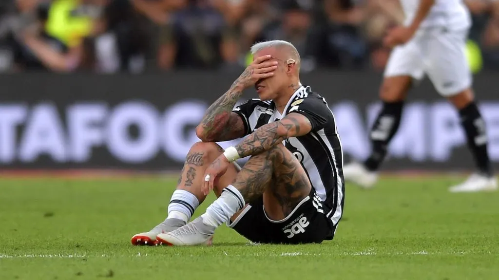 Eduardo Vargas vive una pesadilla tras quedar sin club en Brasil. Foto: Getty Images.