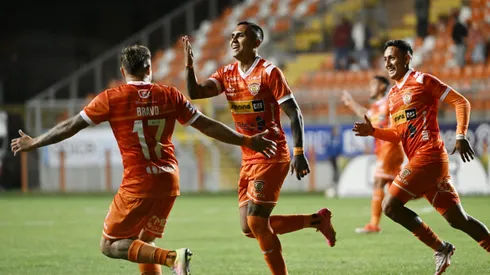 Se mueve la Primera B.