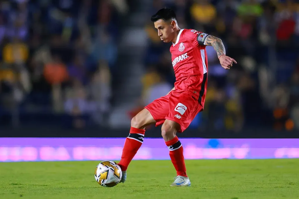 Claudio Baeza lleva cuatro años siendo titular en el Toluca de México. ¿Será el momento para volver a  Colo Colo? | Foto: Photosport.