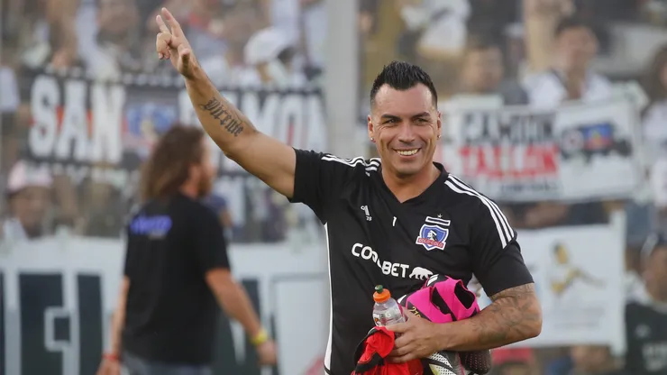 Esteban Paredes sigue atento al mundo Colo Colo.