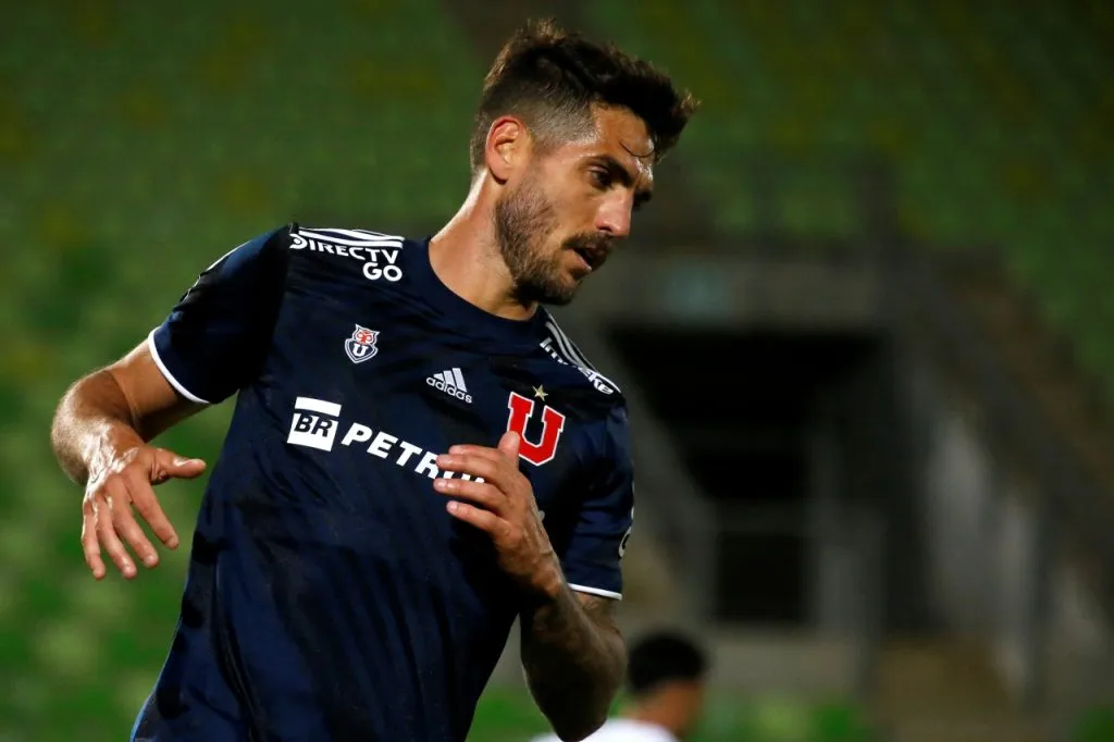 Joaquín Larrivey anotó 47 goles en su paso por Universidad de Chile (Photosport)