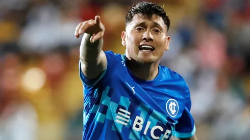 Nicolás Castillo ataca a la dirigencia de Cruzados por la nueva camiseta de la UC.
