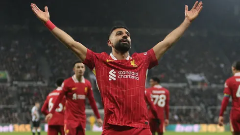 Mohamed Salah festeja su gol contra Newcastle en la fecha 14 de la Premier League 2024/25.