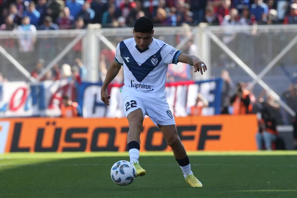 Claudio Aquino viene de una muy buena temporada en el Vélez que está a nada de ser campeón en Argentina. ¿Será Colo Colo su próximo destino? | Foto: Photosport.