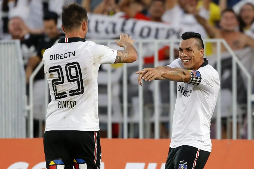 Una muestra de la buena relación entre Paredes y Rivero. (Andres Pina/Photosport).