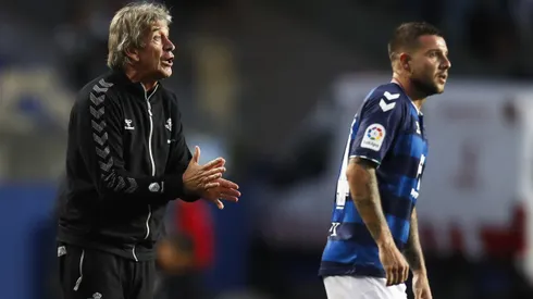 Futbol, Colo Colo vs Real Betis. Partido Amistoso 2022. El entrenador de Real Betis Manuel Pellegrini es fotografiado durante el partido amistoso contra Colo Colo disputado en el estadio Ester Roa Rebolledo de Concepcion, Chile. 16/11/2022 Javier Vergara/PHOTOSPORT Football, Colo Colo vs Real Betis. 2022 Friendly Match. Real Betis's head coach Manuel Pellegrini is pictured during the friendly match against Colo Colo held at the Ester Roa Rebolledo stadium in Concepcion, Chile. 16/11/2022 Javier Vergara/PHOTOSPORT