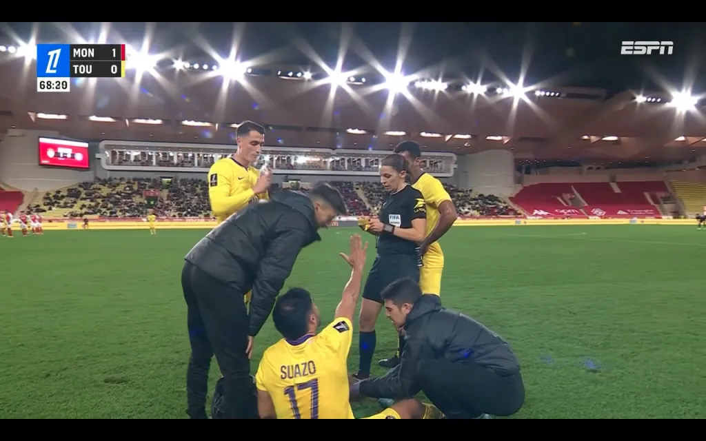 “¿Yellow card?”, alegó el chileno.