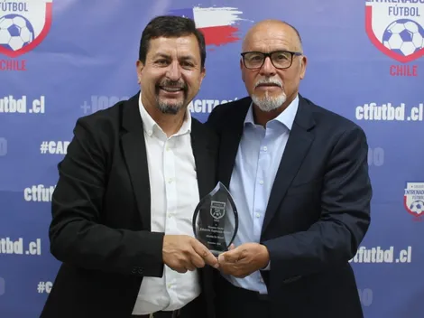 Colegio de Entrenadores premia al primer DT alcalde