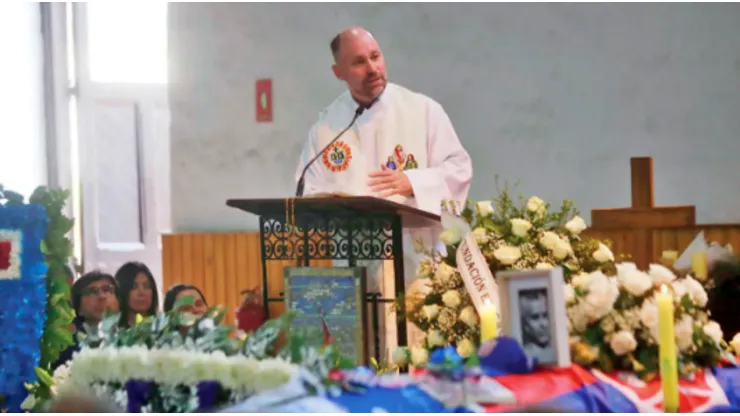 El hijo de José Yuraszeck ofició la misa de despedida de René Orozco.