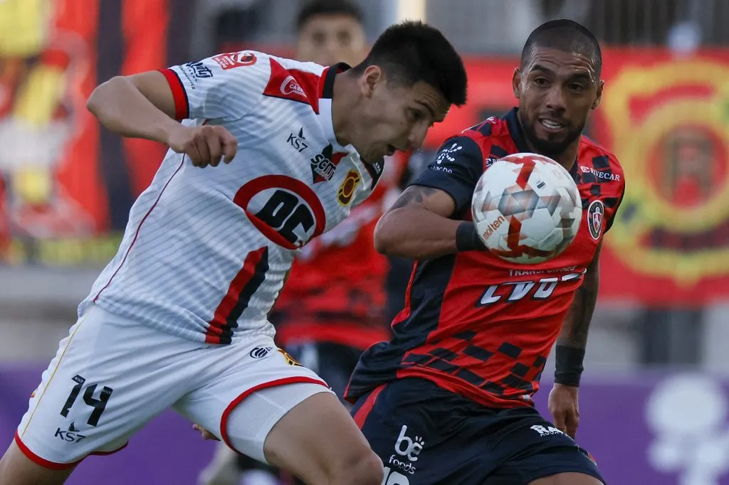Álvaro Césped en acción frente a Rangers de Talca. (Andres Pina/Photosport).