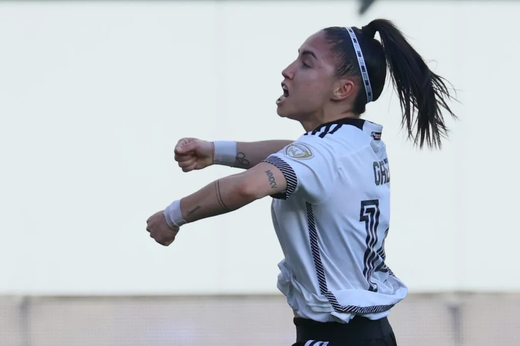 Javiera Grez celebra su gol en Colo Colo ante la U