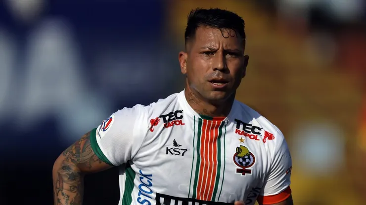 Leonardo Valencia está cerca de seguir en primera división.