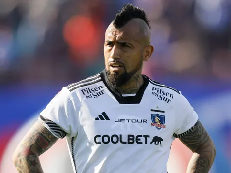 Refuerzo que quiere la U de Chile se fotografía con Arturo Vidal