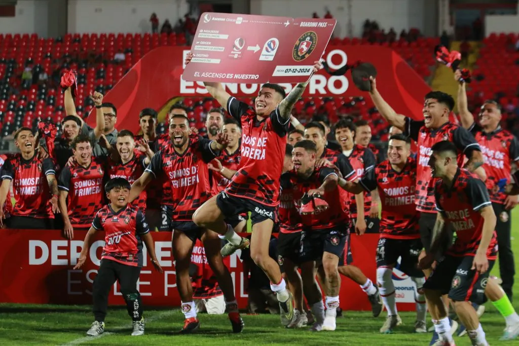 Limache logró el ascenso a Primera. Foto: Carlos Alarcon/Photosport