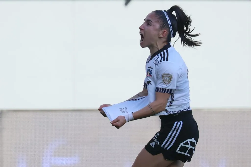 Javiera Grez celebra su gol contra la U, durante el partido por el Campeonato Femenino. (Photosport)