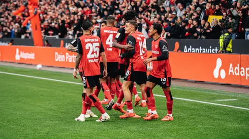 Los jugadores de Bayer Leverkusen celebran el gol de Florian Wirtz ante St. Pauli, en la Bundesliga 2024/25.