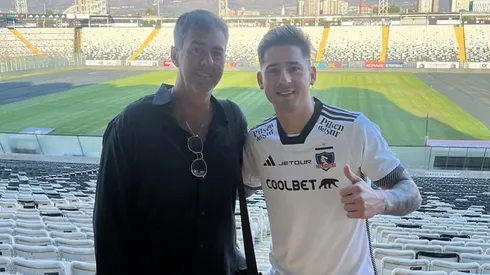El brasileño Regis Marques posa junto a Guillermo Paiva cuando se oficializó su arribo a Colo Colo.