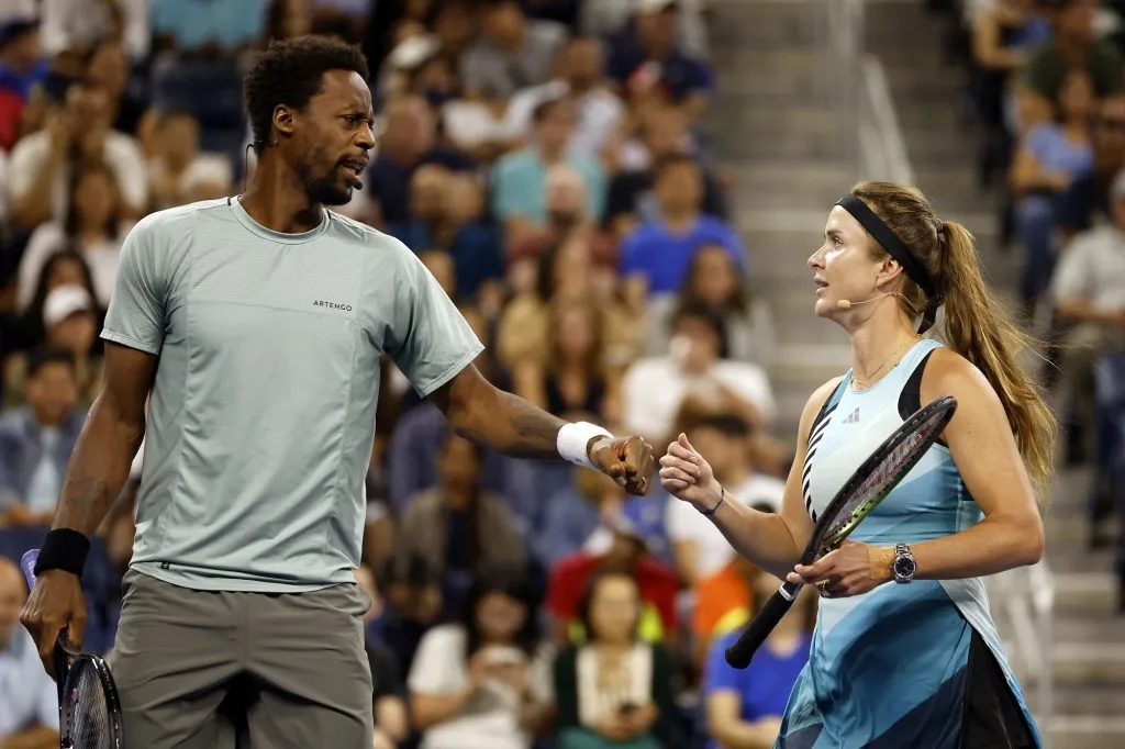 Gael Monfils y Elina Svitolina durante el partido de exhibición Stars of the Open a beneficio de Ukraine Relief antes del US Open 2023 | Getty Images