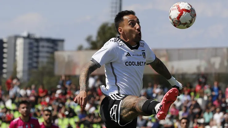Javier Correa en acción ante Palestino. Anotó un golazo en La Cisterna.