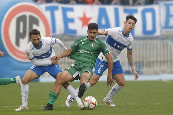Nicolás Orellana en acción por el Audax Italiano. (Jorge Loyola/Photosport).