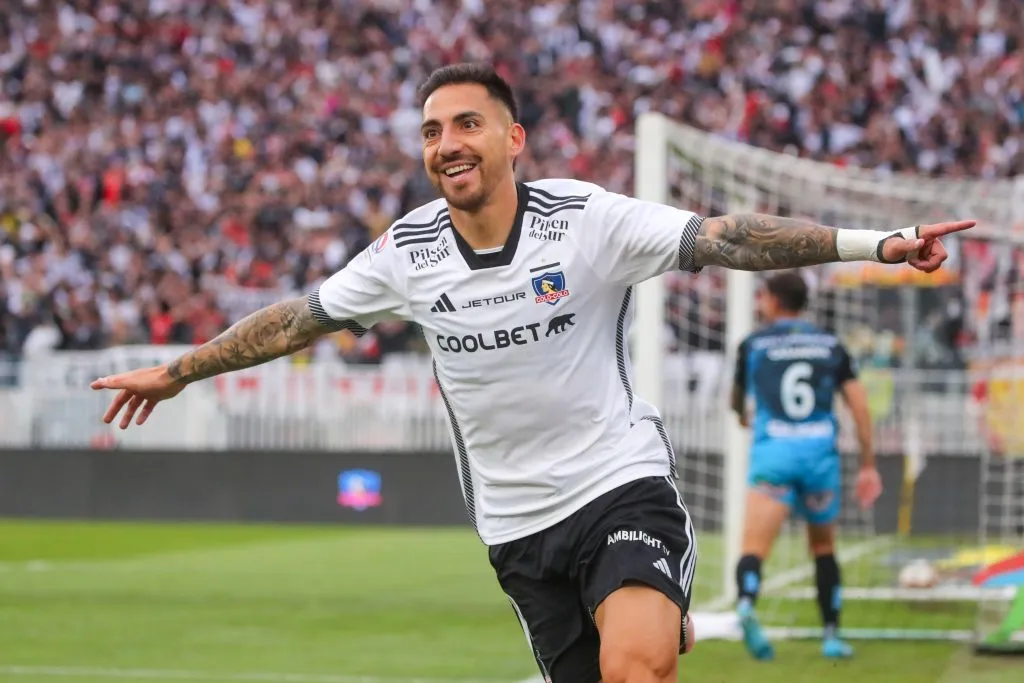 Javier Correa celebra la apertura de la cuenta frente a Deportes Iquique. (Jonnathan Oyarzun/Photosport).