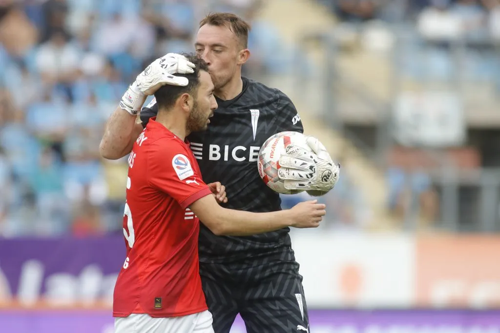 Zanahoria Pérez junto al Cimbi Cuevas, quien renovará en la UC. (Jorge Loyola/Photosport).