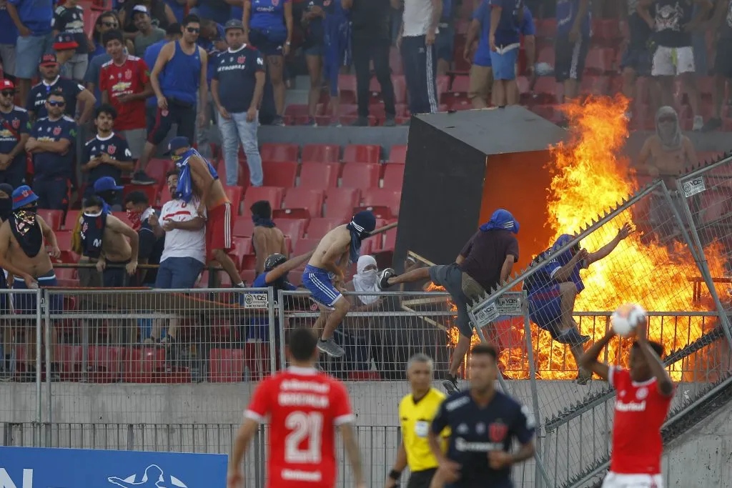 Los incidentes de 2020 que le costaron la sanción de dos partidos a la U. Imagen: Photosport.