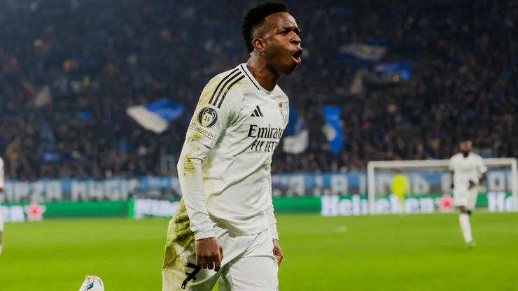 Vinícius Junior festeja su gol para Real Madrid en el juego contra Atalanta en la UEFA Champions League 2024/25.