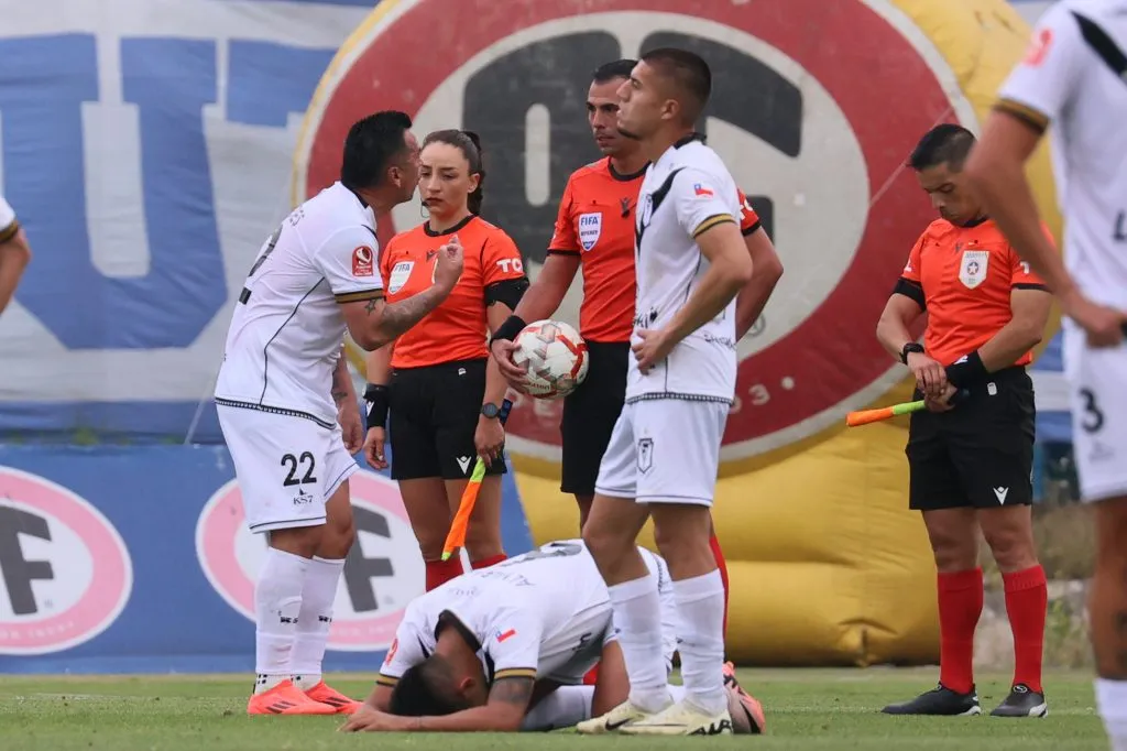 Microbuseros también fueron denunciados. /Photosport