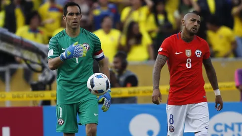 Arturo Vidal al parecer no quiere a Claudio Bravo en Colo Colo.