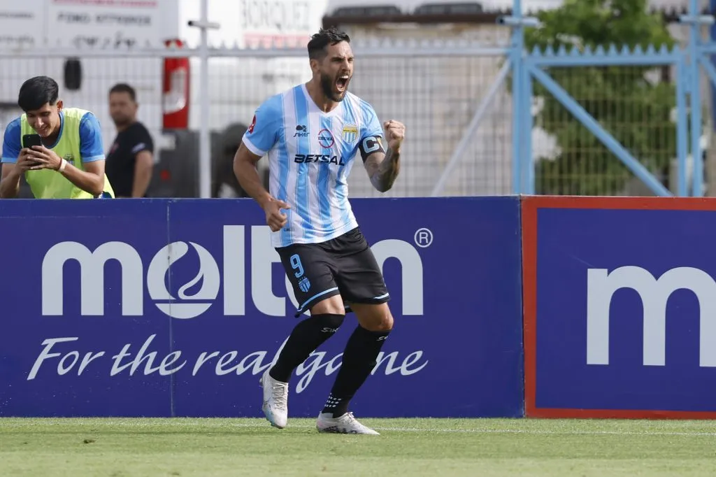 Joaquín Larrivey y su año goleador en Magallanes /Photosport