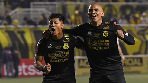 Humberto Suazo ha sido una suerte de padrino para este rapidísimo delantero de San Luis de Quillota.