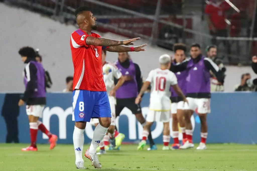 Vidal se tituló de entrenador: Caamaño cree que el perfil del King no es para DT.