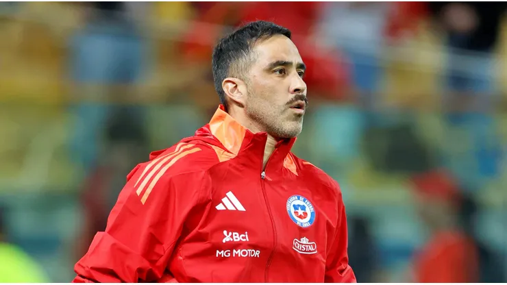 Bravo ya dijo que no está en sus deseos volver al fútbol, pero Colo Colo no bajará los brazos.