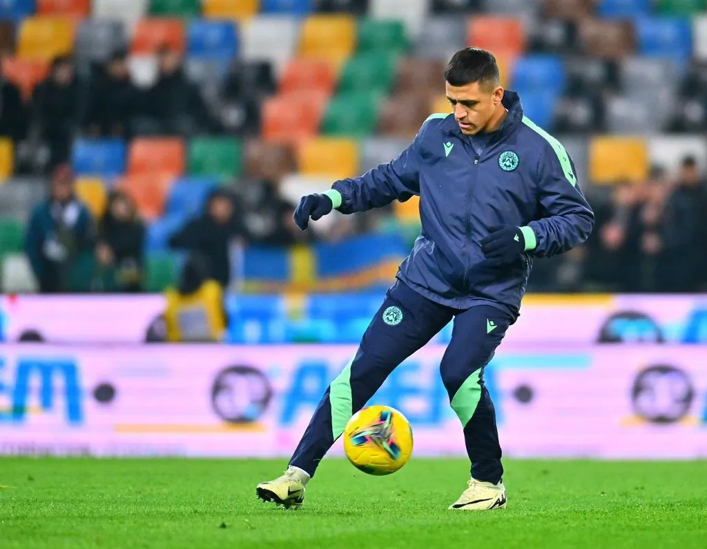 Alexis Sánchez vio todo el partido desde el banco de suplentes. Foto: Udinese.
