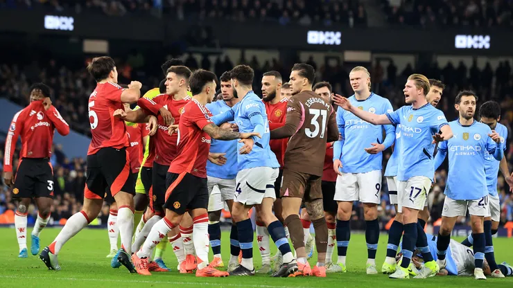 El United da vuelta el Derby y profundiza la crisis del City de Guardiola.