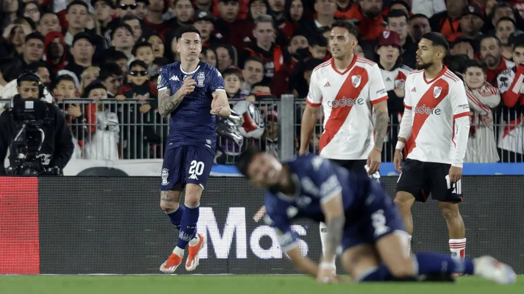 Echeverría quiere seguir en el fútbol argentino