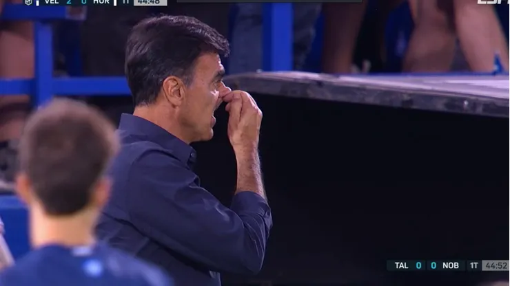 Gustavo Quinteros en "la final" ante Huracán.