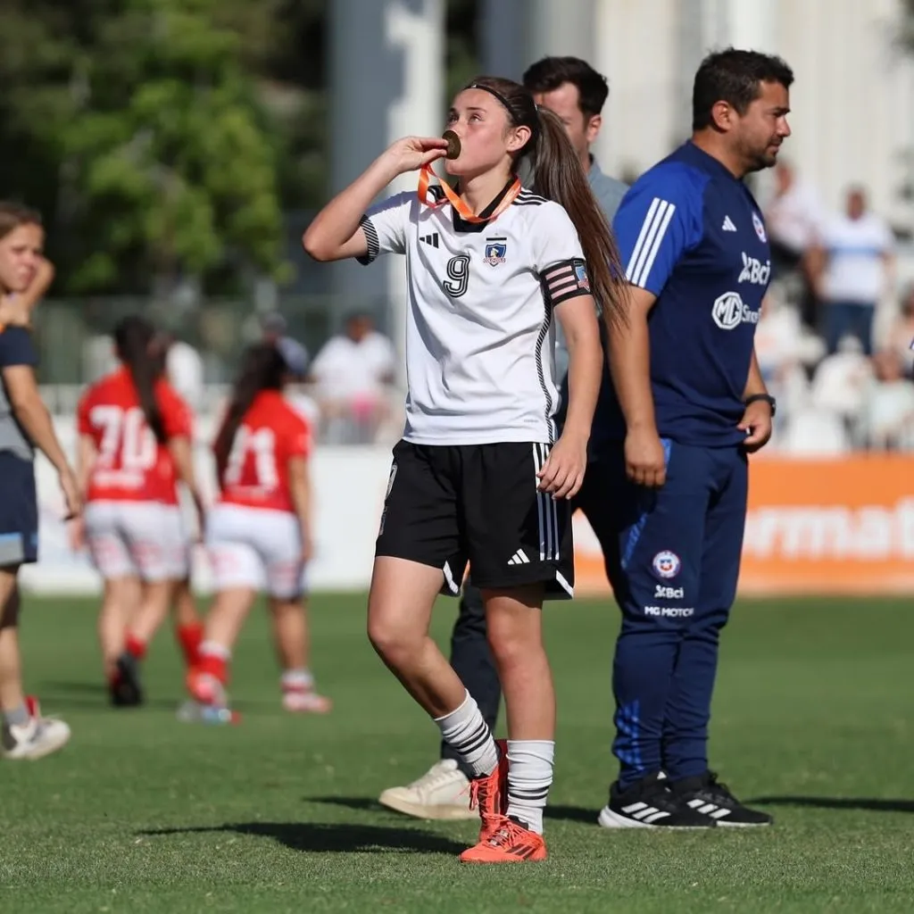 Catalina Muñoz con la medalla de campeona