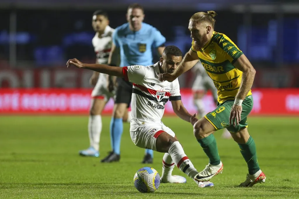 Isidro Pitta en acción frente a Sao Paulo. (Ricardo Moreira/Getty Images).
