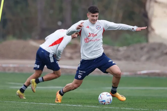 Felipe Chamorro en acción por la Roja. (Foto: Carlos Parra | Comunicaciones FFCh).