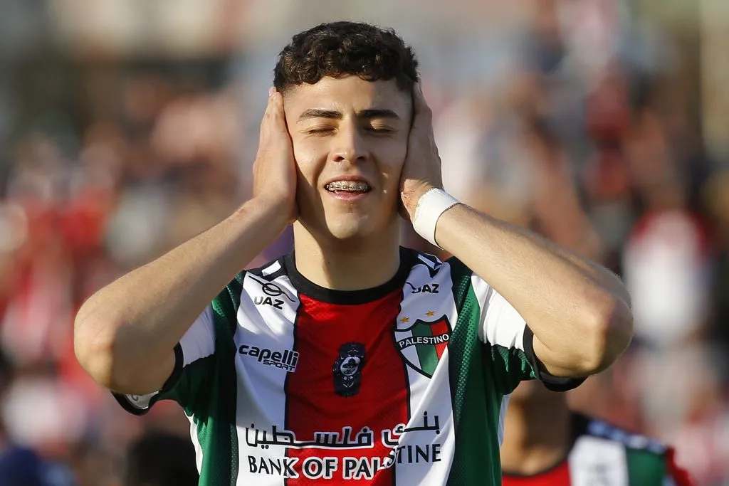 El festejo típico de Felipe Chamorro. (Sebastian Cisternas/Photosport).