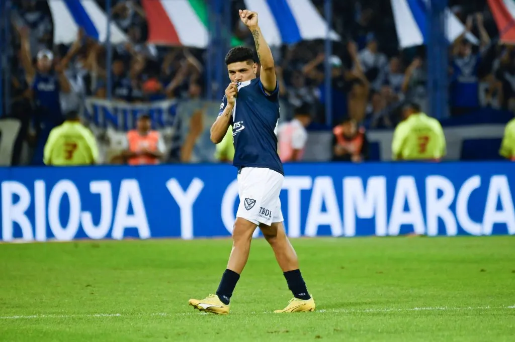 La llegada de Claudio Aquino a Colo Colo se enreda.