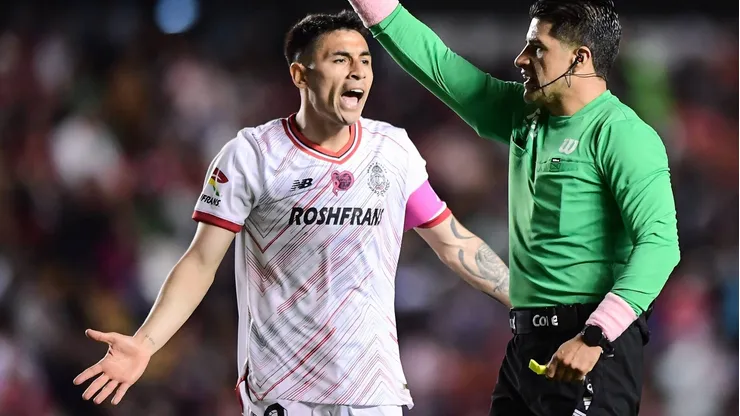 Claudio Baeza al parecer tiene los días contados en el Toluca.