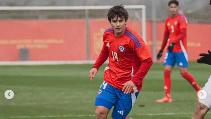 Willy Chatiliez jugando por la Roja.