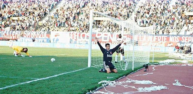 El Heidi celebra ante Colo Colo.